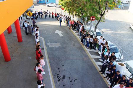 E AGORA PIMENTEL? População, funcionários e prefeitos da Região Centro-Oeste de Minas abraçam SAMU para sensibilizar governador